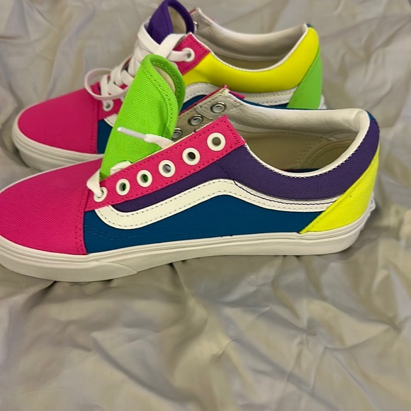 Vans - Picture 3 of 4